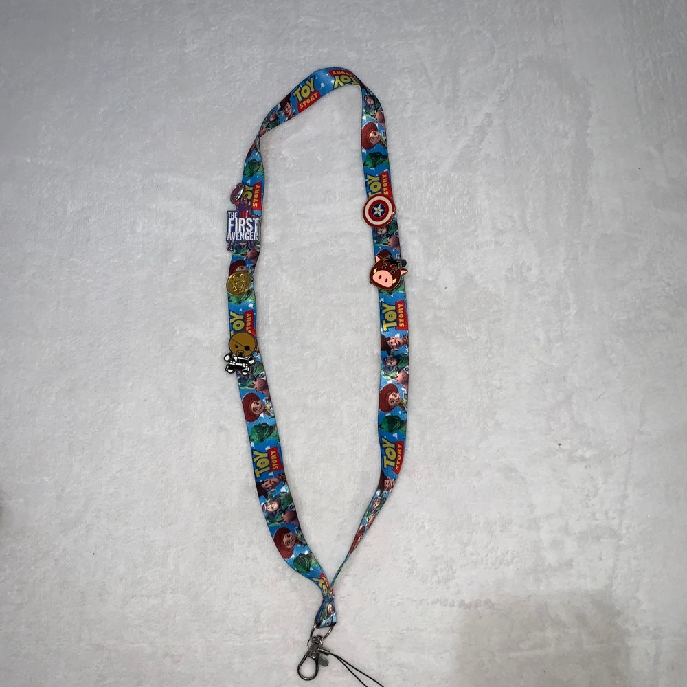 Disney‎ Toy Story lanyard with 5 avenger pins